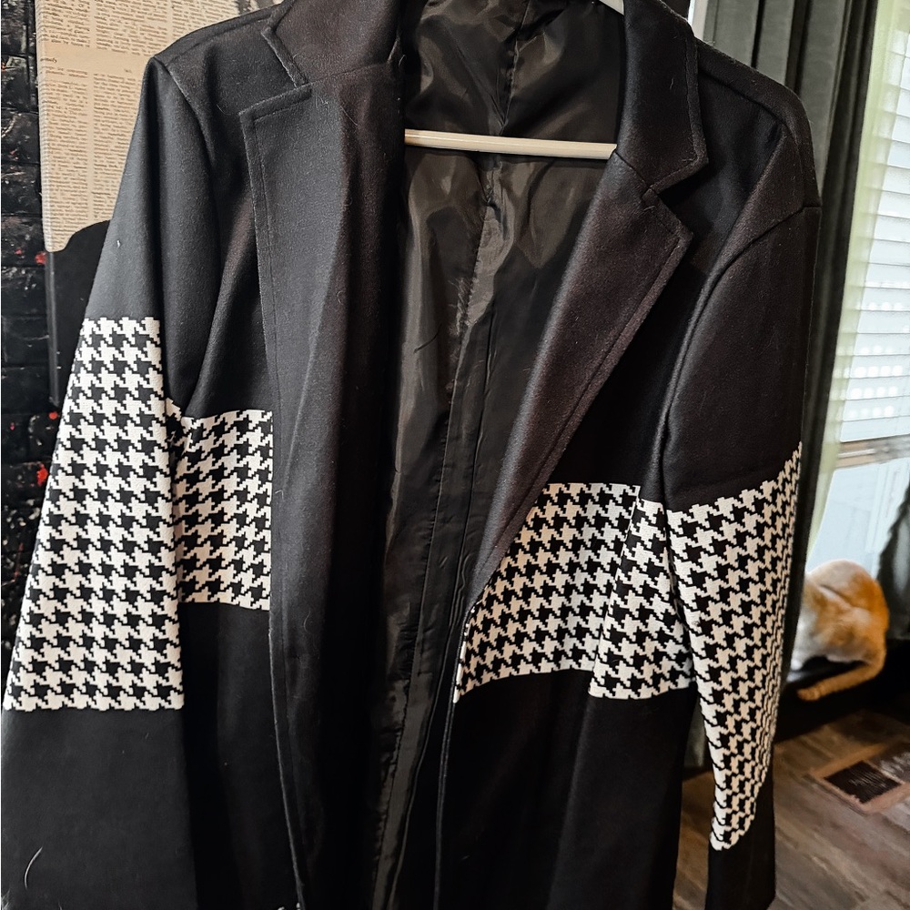 Stylish Black and White Houndstooth Men's Jacket
